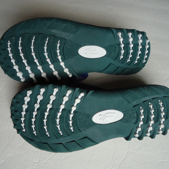 NWT. SIZE EU 41. GOLD PIGEON men’s slide sandals. main image 14
